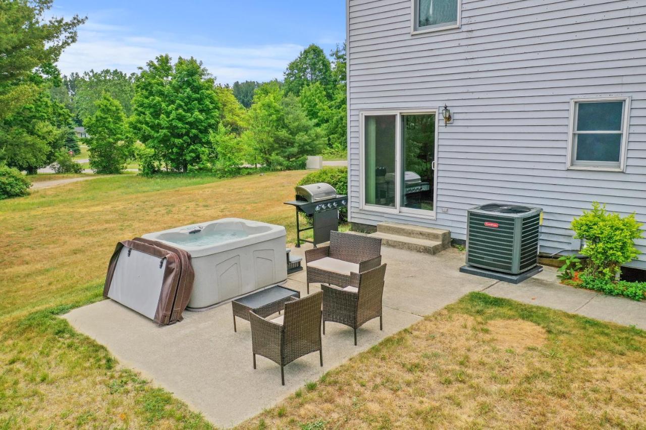 Long Lake Retreat- Hot Tub, Pool Table, Firepit Traverse City Buitenkant foto